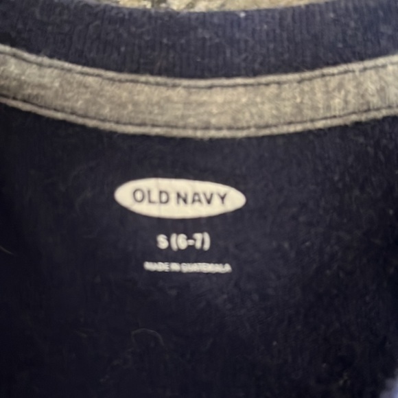 Boys 6-7 t-shirt. Old Navy - Picture 2 of 2